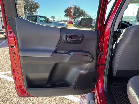 Used 2022 Toyota Tacoma SR image 31