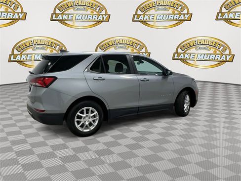 Used 2024 Chevrolet Equinox LT image 3