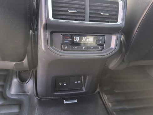 Used 2024 Volkswagen Atlas SEL Premium R-Line image 18