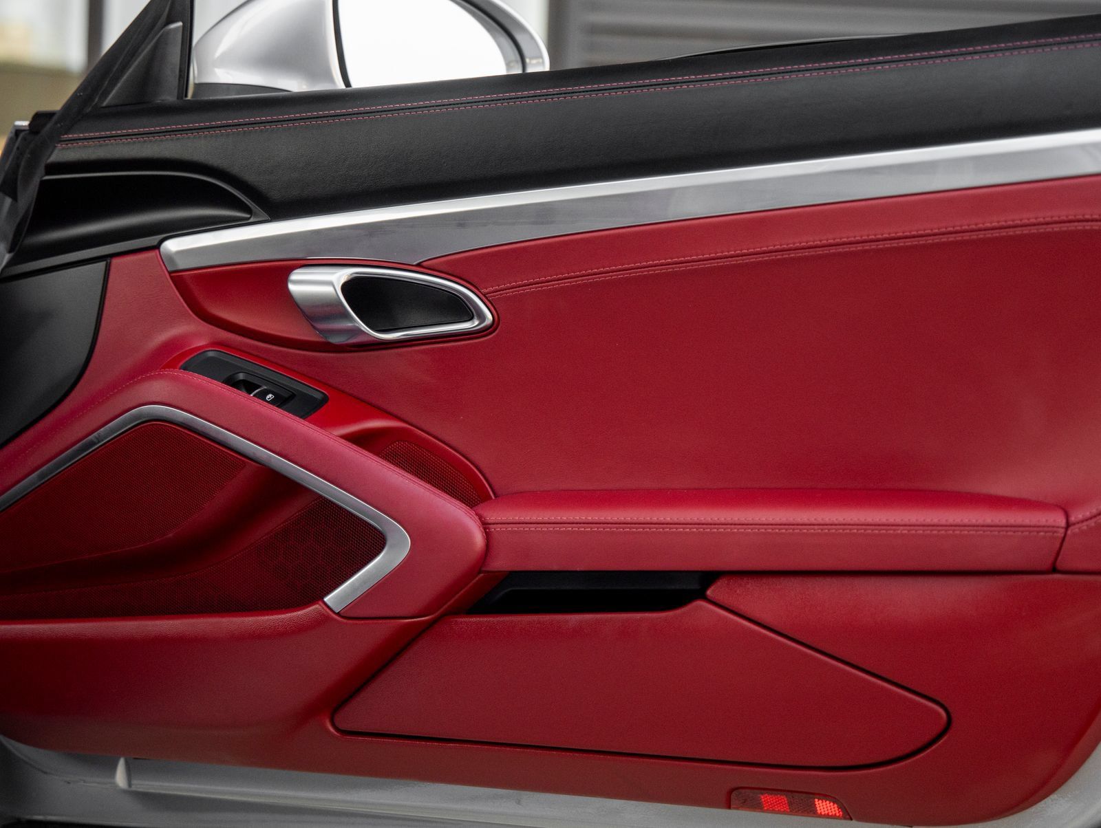 Certified 2019 Porsche 718 Cayman RWD image 32