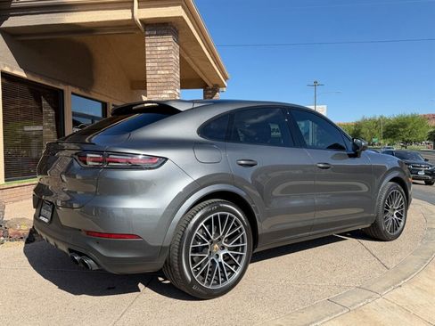Used 2023 Porsche Cayenne Platinum Edition image 32
