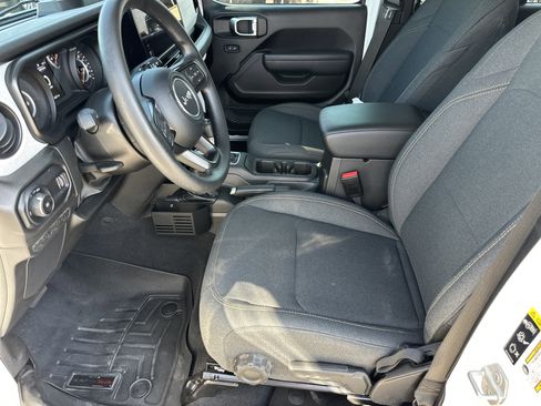 Used 2025 Jeep Wrangler Unlimited Sport AWD/4WD image 10