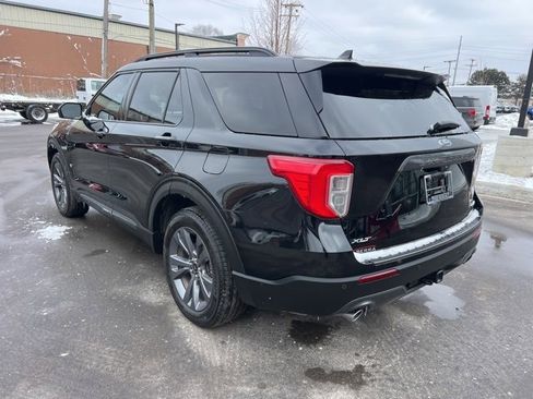 Used 2023 Ford Explorer XLT w/ Equipment Group 202A image 7