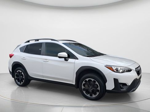 Used 2023 Subaru Crosstrek 2.0i Premium image 3