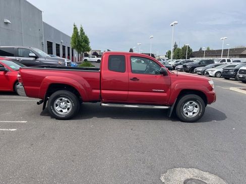 Used 2015 Toyota Tacoma PreRunner w/ SR5 Package image 8