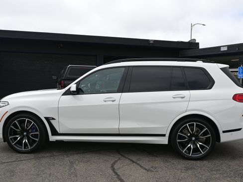 Used 2022 BMW X7 xDrive40i w/ M Sport Package AWD/4WD image 10
