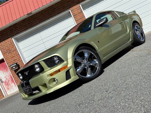 Used 2005 Ford Mustang GT Premium image 4