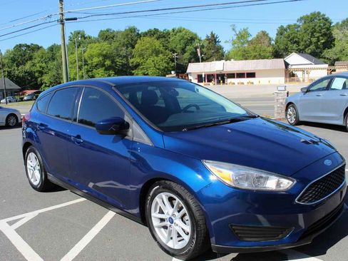 Used 2018 Ford Focus SE FWD image 3