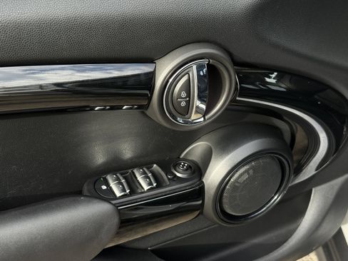 Used 2019 MINI Cooper S image 24