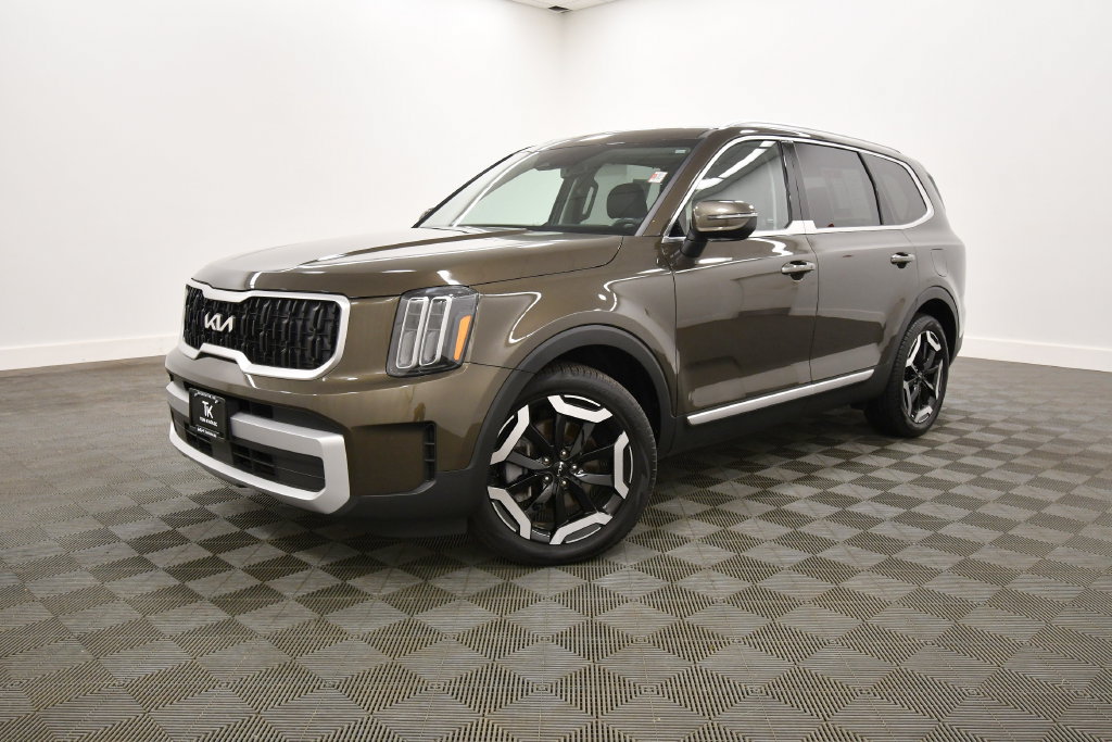 Certified 2025 Kia Telluride EX X-Line AWD/4WD image 2