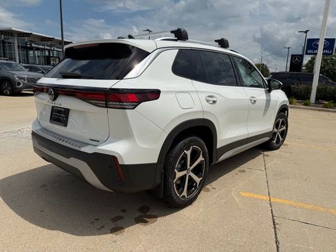 New 2025 Volkswagen Tiguan SE image 6