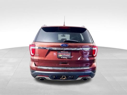 Used 2018 Ford Explorer XLT AWD/4WD image 7