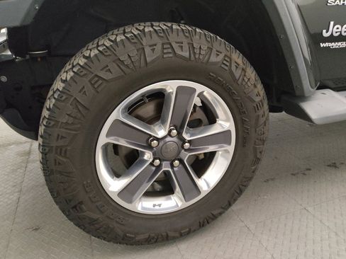 Used 2019 Jeep Wrangler Unlimited Sahara AWD/4WD image 31