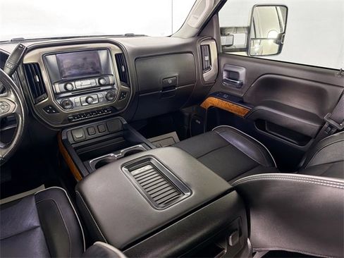 Used 2019 Chevrolet Silverado 2500 High Country image 22