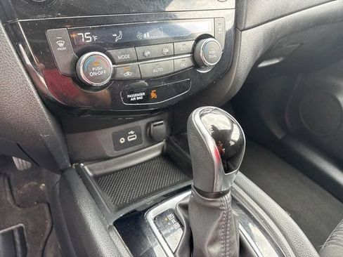 Used 2020 Nissan Rogue SV FWD image 23