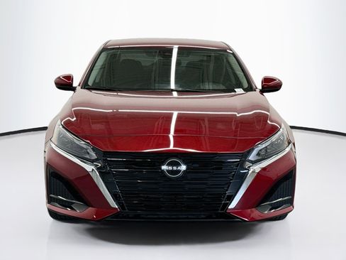 Used 2023 Nissan Altima 2.5 SV FWD image 2