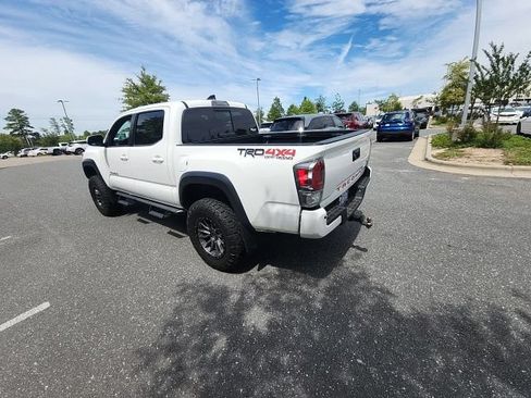 Used 2020 Toyota Tacoma TRD Off-Road w/ TRD Premium Off Road Package AWD/4WD image 12