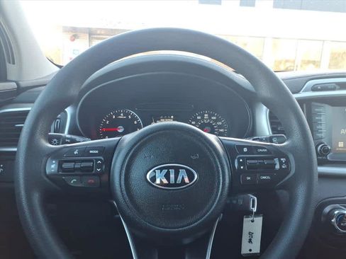 Used 2018 Kia Sorento LX image 23