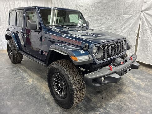 Used 2025 Jeep Wrangler Unlimited Rubicon AWD/4WD image 4