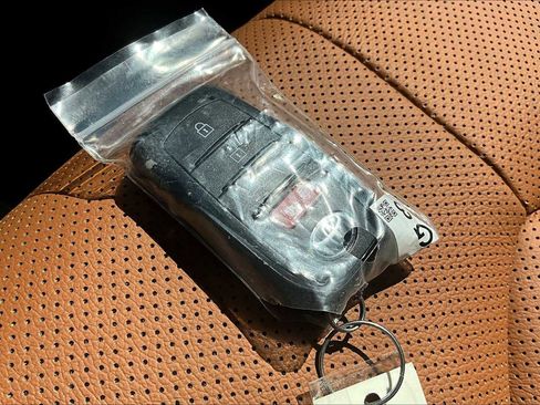 Used 2025 Toyota Highlander Platinum image 14