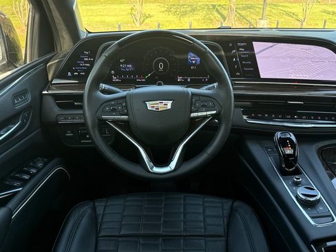 Used 2024 Cadillac Escalade Sport Platinum AWD/4WD image 17