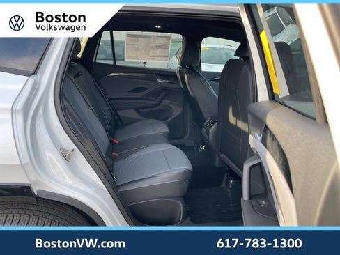 New 2026 Volkswagen Tiguan SE R-Line image 12