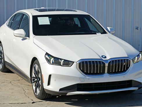 Used 2024 BMW i5 eDrive40 w/ M Sport Package image 61