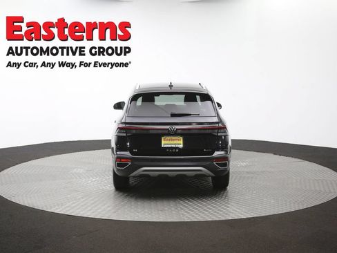 Used 2025 Volkswagen Taos SE AWD/4WD image 37