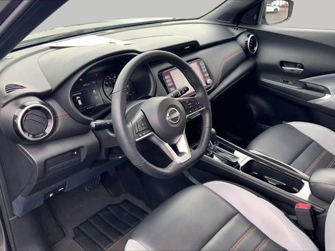Used 2022 Nissan Kicks SR w/ Premium Package FWD image 18