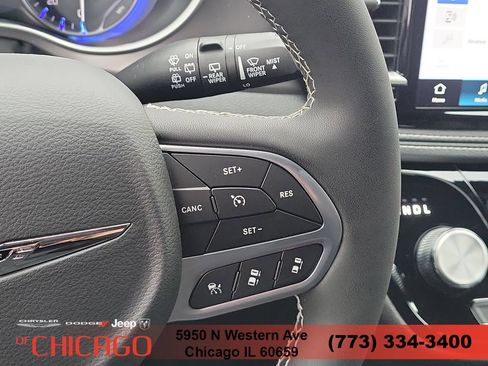 New 2026 Chrysler Pacifica Select FWD image 24