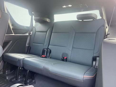 Used 2025 GMC Yukon AT4 AWD/4WD image 6