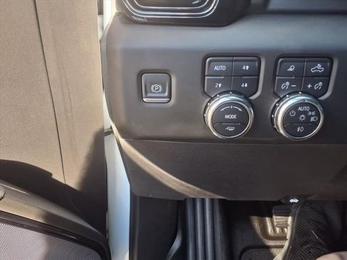Used 2024 GMC Sierra 1500 AT4X image 18