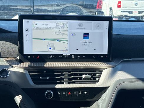 Used 2025 Ford Explorer Active image 17