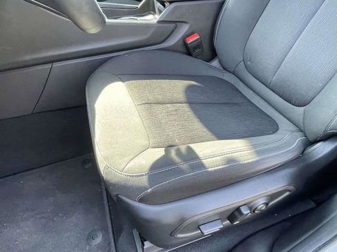 Used 2024 Jeep Grand Cherokee Laredo image 16