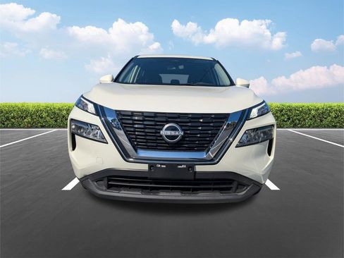 Used 2023 Nissan Rogue SV image 9