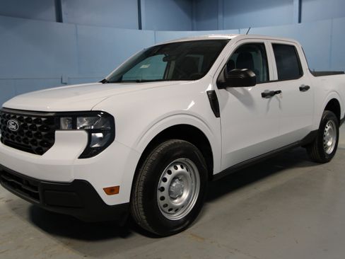 New 2025 Ford Maverick XL image 24