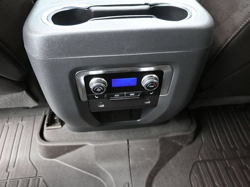 Used 2022 GMC Yukon XL Denali RWD image 18