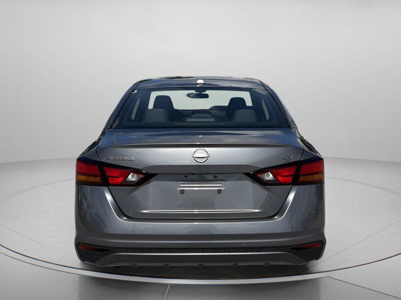 Used 2024 Nissan Altima 2.5 SV FWD image 4
