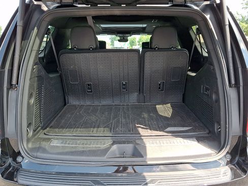 Used 2023 Chevrolet Suburban High Country AWD/4WD image 28