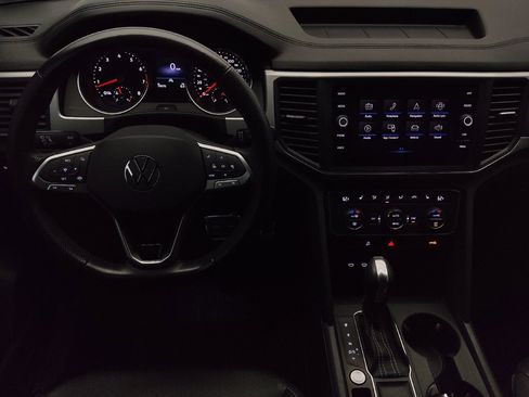 Used 2021 Volkswagen Atlas Cross Sport SE w/ Panoramic Sunroof Package FWD image 22
