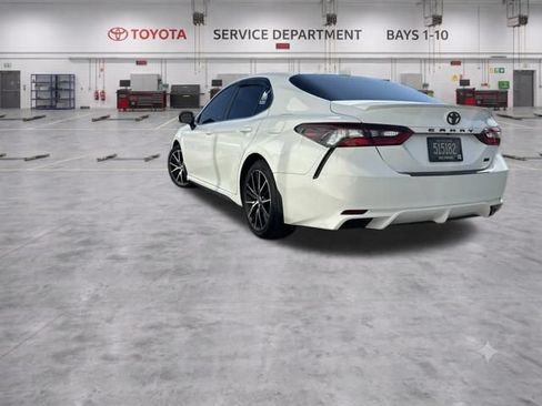 Used 2021 Toyota Camry SE w/ Blackout Package (TMS) FWD image 5