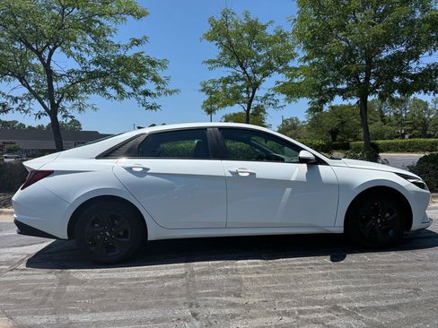 Used 2022 Hyundai Elantra SEL FWD image 6