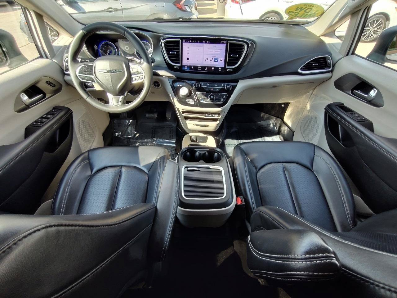 Used 2023 Chrysler Pacifica Touring-L FWD image 39