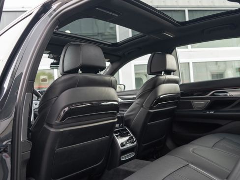 Used 2018 BMW 750i image 29