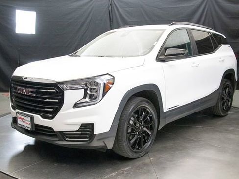 Used 2024 GMC Terrain SLE w/ Elevation Edition AWD/4WD image 7