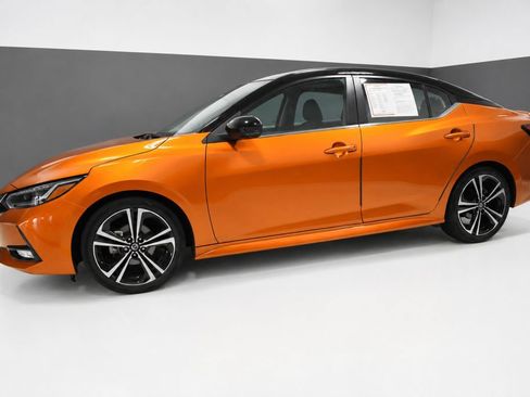 Used 2023 Nissan Sentra SR w/ SR Premium Package FWD image 2