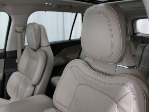 Used 2023 Lincoln Aviator Reserve w/ Equipment Group 201A AWD/4WD image 4
