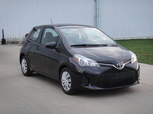 Used 2015 Toyota Yaris L image 4