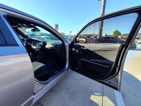 Used 2015 Dodge Charger SXT image 45