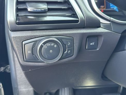 Used 2016 Ford Fusion SE image 12